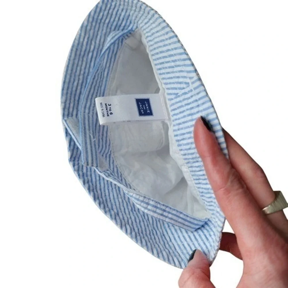 JANIE &‎ JACK Seersucker Striped infant Bucket Hat 3-6M
